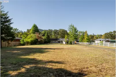 272 Rivershore Dr, Roseburg, OR 97470 - Photo 43