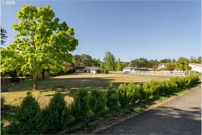 272 Rivershore Dr, Roseburg, OR 97470 - Photo 31