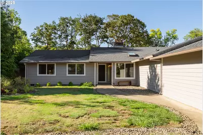 272 Rivershore Dr, Roseburg, OR 97470 - Photo 3