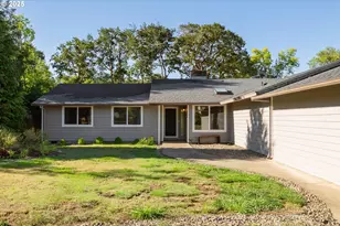 272 Rivershore Dr, Roseburg, OR 97470 - Photo 3