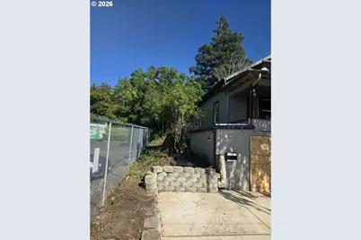 633 SE Kane St, Roseburg, OR 97470 - Photo 3