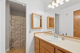 2055 SE Oak Crest Dr, Hillsboro, OR 97123 - Photo 25