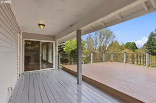 2055 SE Oak Crest Dr, Hillsboro, OR 97123 - Photo 11