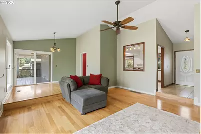 2055 SE Oak Crest Dr, Hillsboro, OR 97123 - Photo 5
