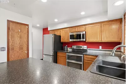 2055 SE Oak Crest Dr, Hillsboro, OR 97123 - Photo 15