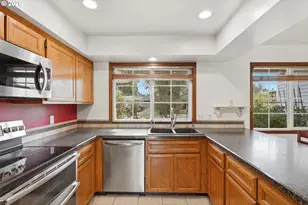 2055 SE Oak Crest Dr, Hillsboro, OR 97123 - Photo 13
