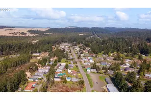 735 N 8th St, Lakeside, OR 97449 - Photo 9