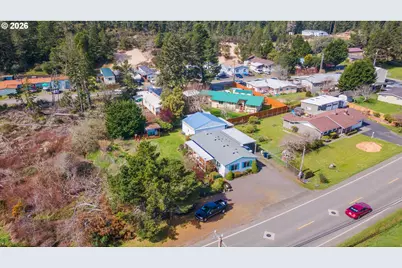 735 N 8th St, Lakeside, OR 97449 - Photo 7