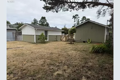 1992 18th St, Florence, OR 97439 - Photo 9