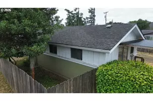 1992 18th St, Florence, OR 97439 - Photo 7