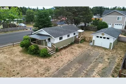 1992 18th St, Florence, OR 97439 - Photo 3