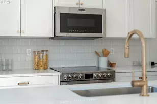 1522 NE Jarrett St, Portland, OR 97211 - Photo 9
