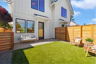 1522 NE Jarrett St #B, Portland, OR 97211 - Photo 1