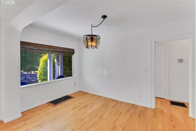 9224 N Polk Ave, Portland, OR 97203 - Photo 5