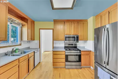 9224 N Polk Ave, Portland, OR 97203 - Photo 7