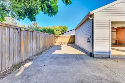 9224 N Polk Ave, Portland, OR 97203 - Photo 25