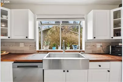 5850 SW Vermont St, Portland, OR 97219 - Photo 11