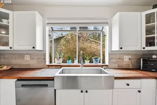 5850 SW Vermont St, Portland, OR 97219 - Photo 11