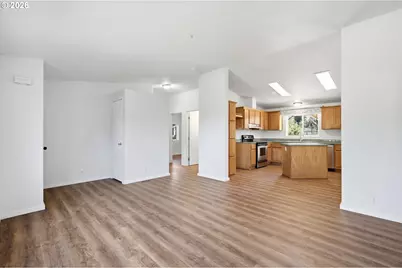 825 19th St, Springfield, OR 97477 - Photo 5