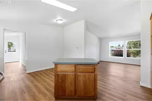 825 19th St, Springfield, OR 97477 - Photo 15
