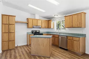 825 19th St, Springfield, OR 97477 - Photo 9