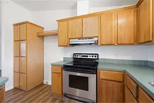 825 19th St, Springfield, OR 97477 - Photo 11