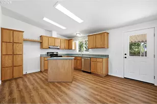 825 19th St, Springfield, OR 97477 - Photo 13