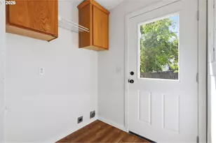 825 19th St, Springfield, OR 97477 - Photo 17