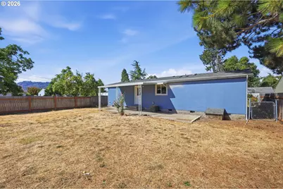 825 19th St, Springfield, OR 97477 - Photo 37