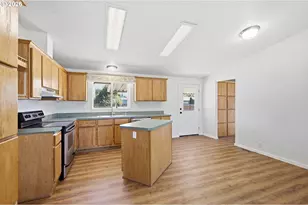 825 19th St, Springfield, OR 97477 - Photo 7
