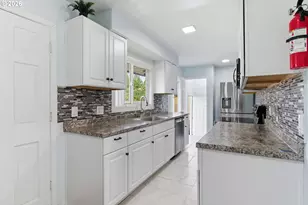 8647 NE Schuyler St, Portland, OR 97220 - Photo 9