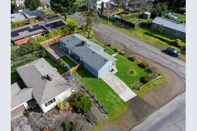 8647 NE Schuyler St, Portland, OR 97220 - Photo 33