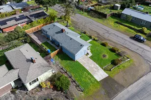 8647 NE Schuyler St, Portland, OR 97220 - Photo 33