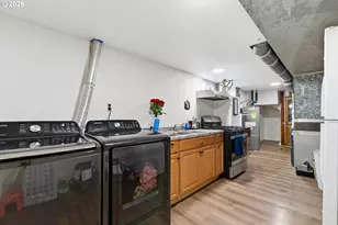 8647 NE Schuyler St, Portland, OR 97220 - Photo 25