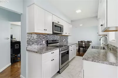 8647 NE Schuyler St, Portland, OR 97220 - Photo 13