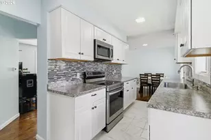 8647 NE Schuyler St, Portland, OR 97220 - Photo 13