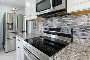 8647 NE Schuyler St, Portland, OR 97220 - Photo 11