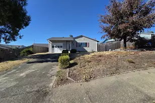 410 NW Elizabeth Ave, Winston, OR 97496 - Photo 3