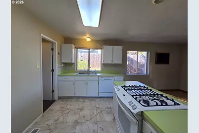 410 NW Elizabeth Ave, Winston, OR 97496 - Photo 23