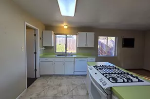 410 NW Elizabeth Ave, Winston, OR 97496 - Photo 23