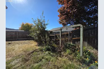 410 NW Elizabeth Ave, Winston, OR 97496 - Photo 13