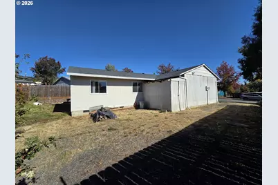 410 NW Elizabeth Ave, Winston, OR 97496 - Photo 11