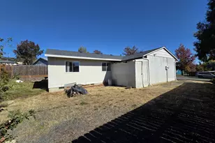 410 NW Elizabeth Ave, Winston, OR 97496 - Photo 11