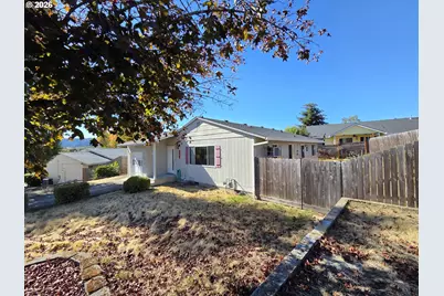 410 NW Elizabeth Ave, Winston, OR 97496 - Photo 5