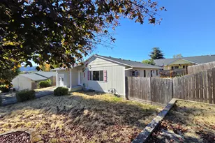 410 NW Elizabeth Ave, Winston, OR 97496 - Photo 5