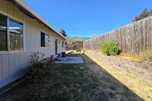 410 NW Elizabeth Ave, Winston, OR 97496 - Photo 17