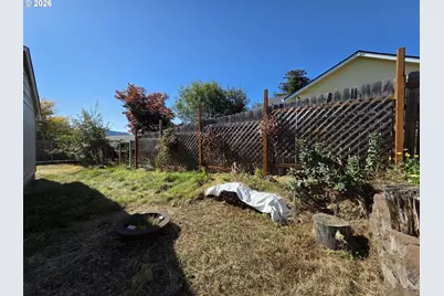 410 NW Elizabeth Ave, Winston, OR 97496 - Photo 15
