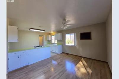 410 NW Elizabeth Ave, Winston, OR 97496 - Photo 19