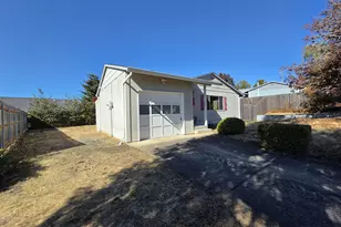 410 NW Elizabeth Ave, Winston, OR 97496 - Photo 9