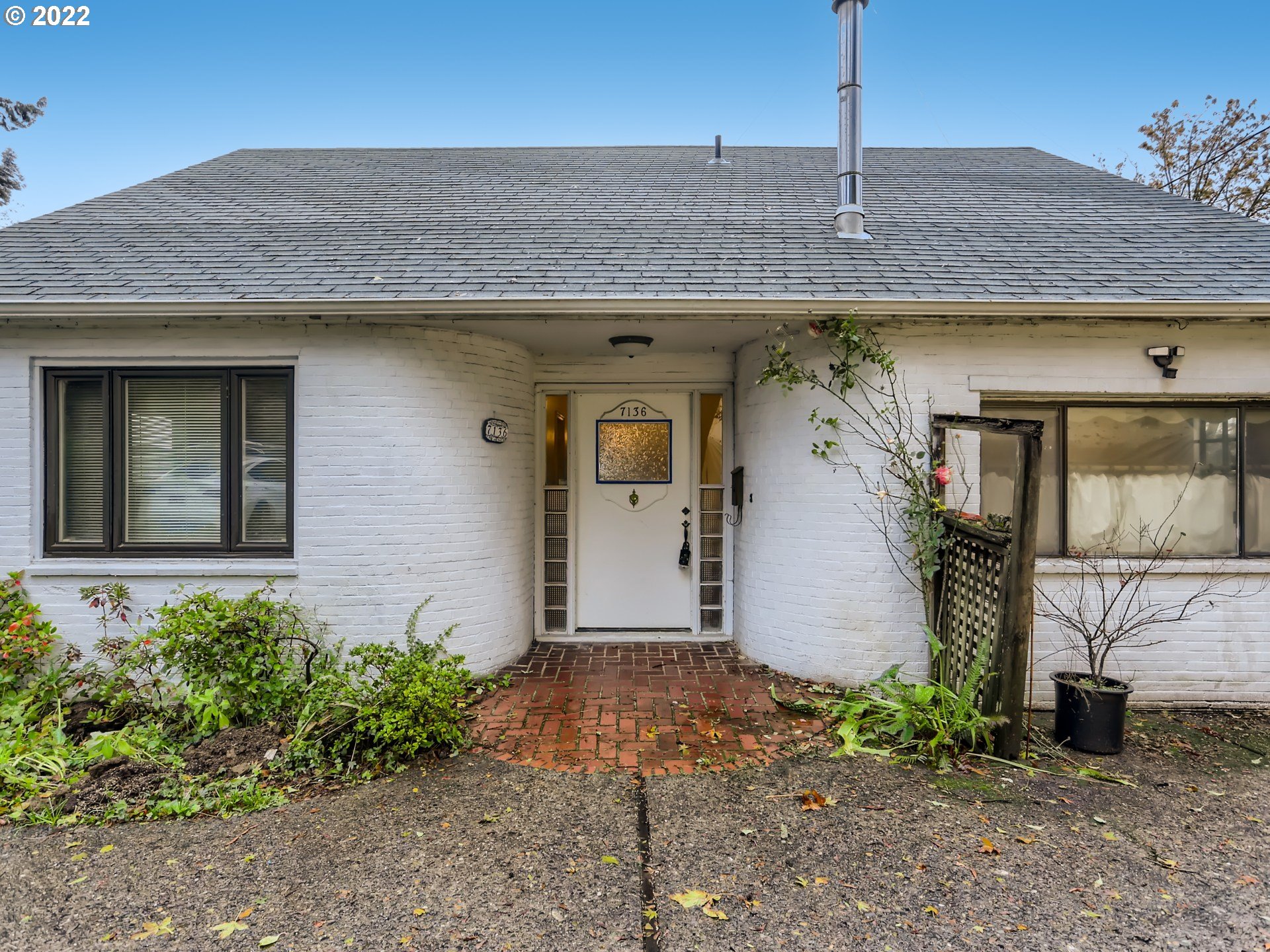 7136 SW Brier Pl, Portland, OR 97219 - MLS 22287819 - Coldwell Banker